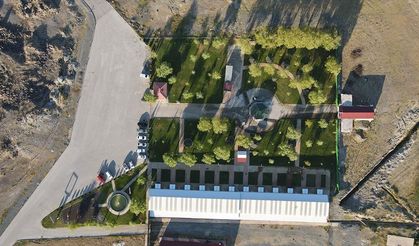 Erzincan'daki Hor Hor Kaplıcası zengin mineralli suyuyla misafirlerini ağırlıyor