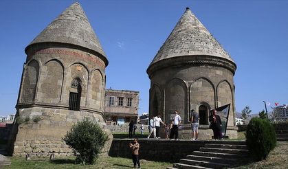 Erzurum'daki kış sporları tesisleri yaz tatilinde gençlere eğlence ve öğrenme alanı oluyor