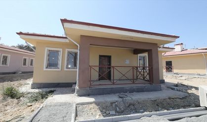 Hatay Samandağ'da kırsal afet konutlarının yapımı sürüyor