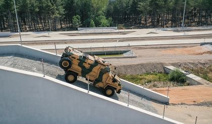 Jandarmanın zırhlı araç sürücüleri önce simülasyonda sonra parkurda eğitiliyor