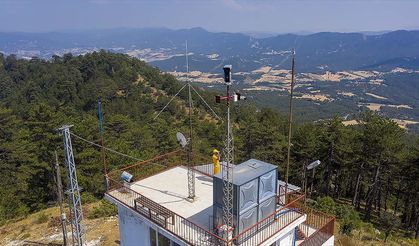 Kameralarla donatılan gözetleme kuleleri, orman yangınlarına erken müdahalede kritik rol oynuyor