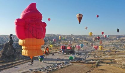 Kapadokya'da figürlü sıcak hava balonları gösteri uçuşu yaptı