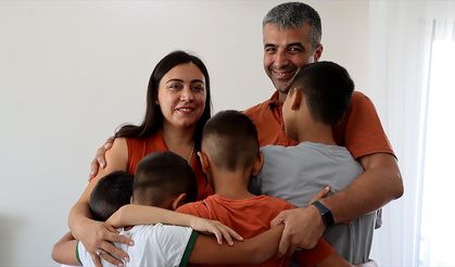 Koruyucu ailelikle evlat sayısını 4'e çıkaran depremzede çift yeni evine kavuştu