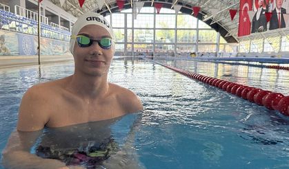 Milli yüzücü Eymen İbolar, EYOF'tan altın madalyayla döndü