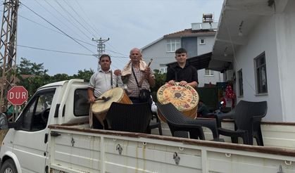Samsun'da davul zurna eşliğinde sözlü düğün daveti geleneği sürdürülüyor