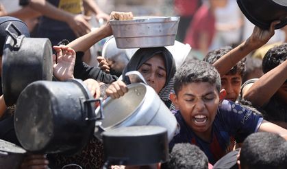 Sanatçılar, politikacılar, gazeteciler, doktorlar ve aktivistler Gazze'ye doğru yola çıkmaya hazır