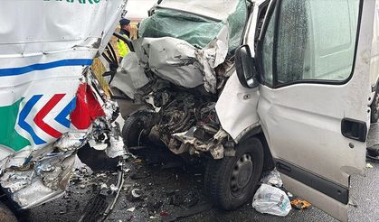 Aksaray'da trafik kazasında 2 asker şehit oldu, 1 kişi hayatını kaybetti