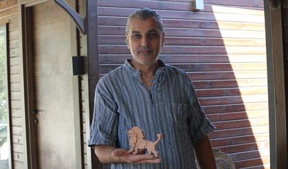 Deprem günü açacağı atölyesi yıkılan ahşap ustası Kültür ve Sanat Çarşısı'nda moral buldu