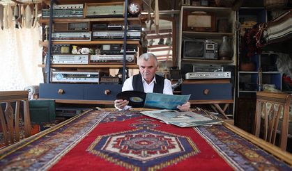 Emekli zabıta amiri, 40 yıldır biriktirdiği antikaları müze gibi evinde sergiliyor