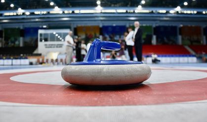 Samsun'da suça sürüklenen çocuklara floor curling eğitimi veriliyor