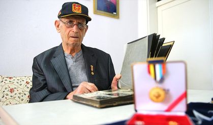 Savaşa gönüllü giden 95 yaşındaki Kore gazisi, madalyasını onurla taşıyor