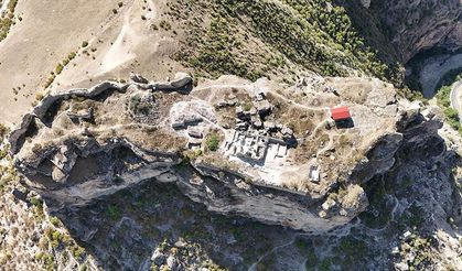 Gevhernik Kalesi'ndeki kazılarda mezar odası bulundu