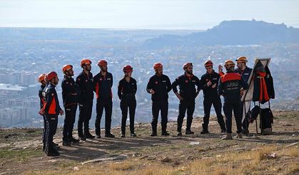 AFAD'ın yeni arama kurtarma ekipleri, göreve zorlu eğitimlerle hazırlanıyor