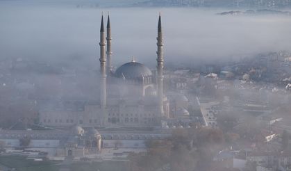 Selimiye Camisi sis içindeyken havadan görüntülendi