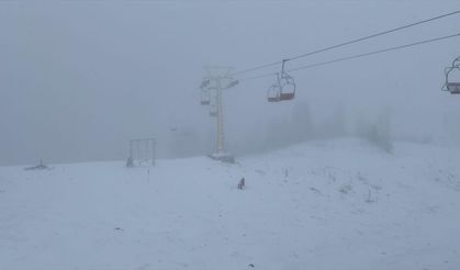 Uludağ'da kar yağışı etkili oluyor