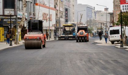 Adıyaman'da Gölbaşı Caddesi'nde Yol Yenileme Çalışmaları Hız Kesmeden Devam Ediyor