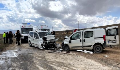 Ayvalı-Darende Yolunda Feci Kaza: 4 Yaralı