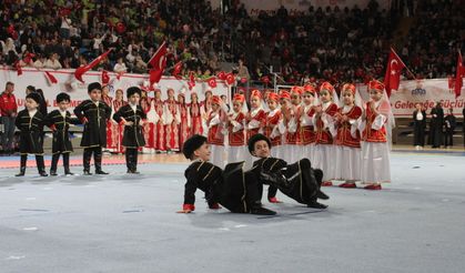 Malatya'da 23 Nisan Coşkusu Salona Sığmadı