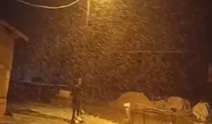 Malatya'da Hava Değişti: Yağmur Doluya, Yüksek Kesimlerde Kara Dönüştü