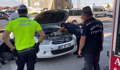Araca Giren Kedi, İtfaiyenin Çaldığı Kedi Sesiyle Kurtarıldı