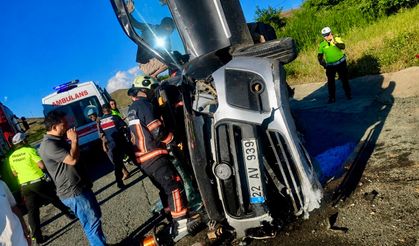 Kapıkaya Mevkiinde Hafif Ticari Araç Devrildi: 2 Yaralı