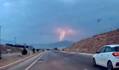 Malatya'da Yıldırımın Düştüğü An Kamerada