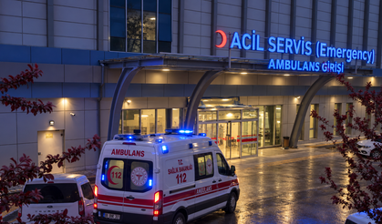 Bıçakla Yaralandı, Taksiyle Hastaneye Gitti