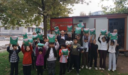 Malatya'da Minik Ressamlar Cumhuriyet Coşkusunu Resimlerine Yansıttı