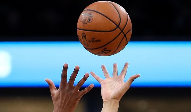 NBA'de Nuggets, Bucks'ı Jokic'in "triple-double"ıyla mağlup etti