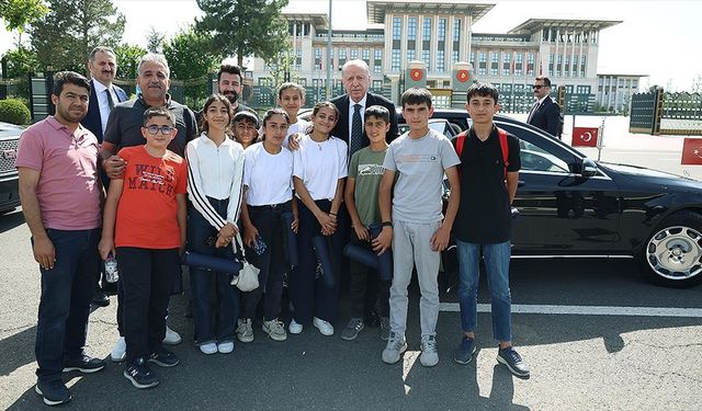 Cumhurbaşkanı Erdoğan, Adıyaman'dan gelen çocuklarla görüştü