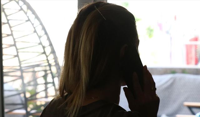 Ev hanımlarını dolandıran şebeke üyeleri, mağdurları sahte belgeyle tehdit etmiş
