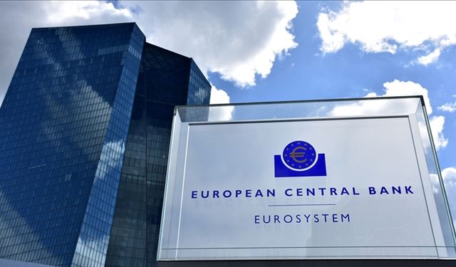 Avrupa Merkez Bankası büyümede aşağı yönlü risk görüyor
