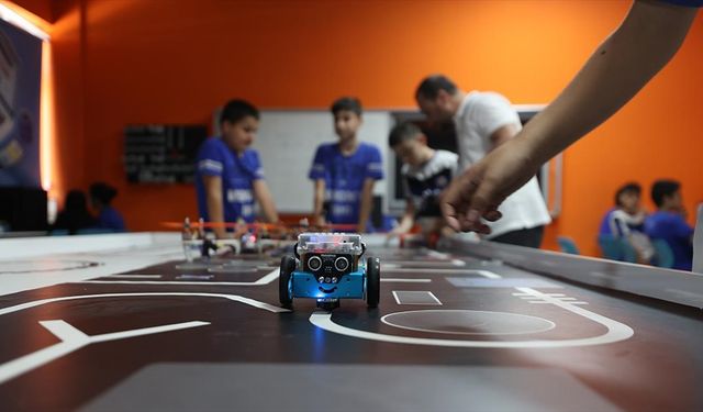 Bu okulun öğrencileri piyano çalmayı da sebze yetiştirmeyi de öğreniyor