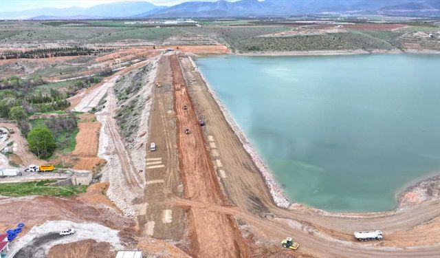Malatya'da depremlerden etkilenen Sultansuyu Barajı'nda gövde onarım çalışmaları sürüyor