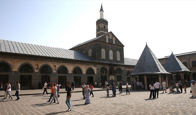 "Medeniyetler şehri" Diyarbakır'da ziyaretçi yoğunluğu esnafa çifte bayram yaşattı