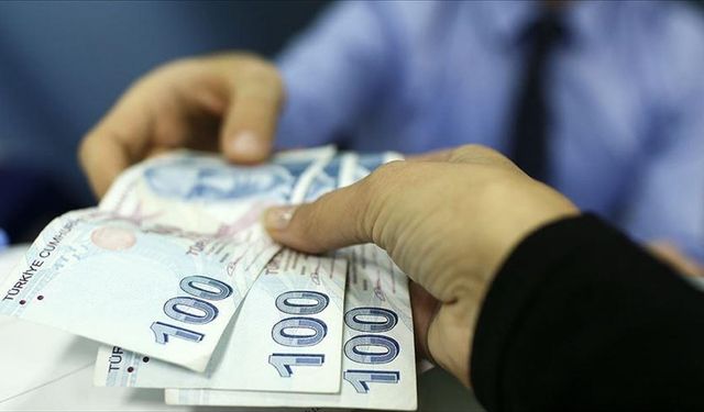 En düşük emekli aylığının artırılmasına yönelik düzenlemeyi de içeren kanun teklifi komisyonda kabul edildi