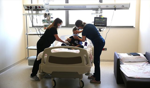 Adana Şehir Hastanesi nakil bekleyen 75 çocuğa 'umut' oldu