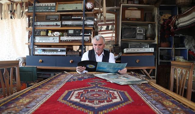 Emekli zabıta amiri, 40 yıldır biriktirdiği antikaları müze gibi evinde sergiliyor