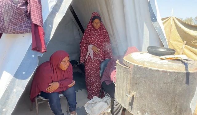 Gazze'de İsrail'in saldırılarından kaçanlar, insan onuruna yakışmayan şartlarda yaşamaya çalışıyor