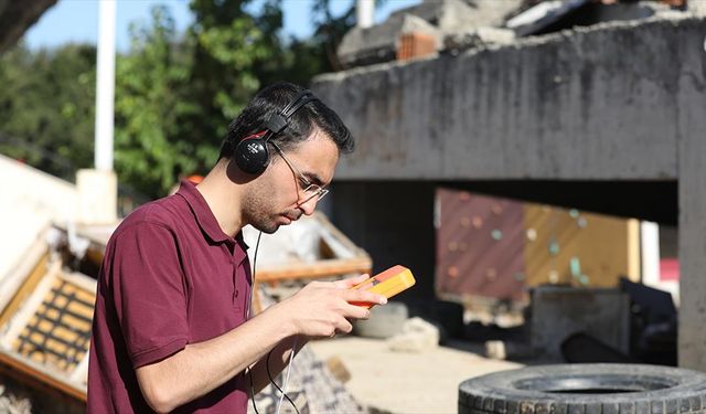 Geliştirilen cihaz depremde enkazdakilerin yerini tespit edip iletişim kurulmasını sağlıyor