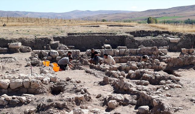 Hitit yerleşim yeri Kayalıpınar'da 56 çivi yazılı tablet ve 22 mühür baskısı bulundu