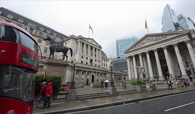 İngiltere Merkez Bankası politika faizini değiştirmedi
