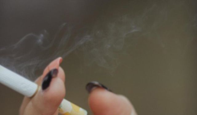 İspanya'da çocukları sigara içen ebeveynlere 100 avroya kadar ceza verilecek