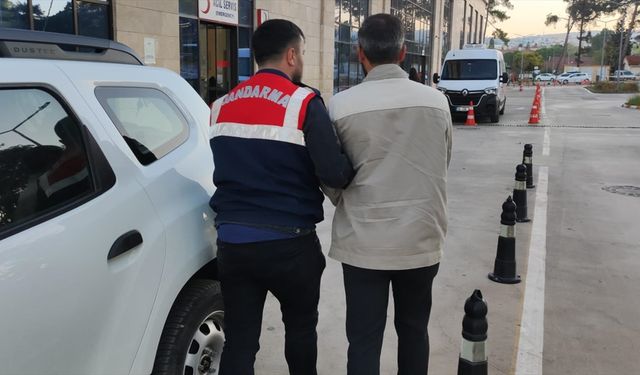 İzmir merkezli FETÖ operasyonunda 35 şüpheli yakalandı