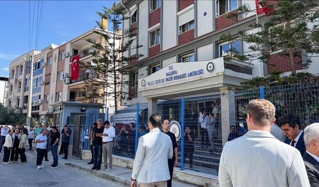 İzmir'deki polis merkezi saldırısında yaralanan polis hastanede şehit oldu