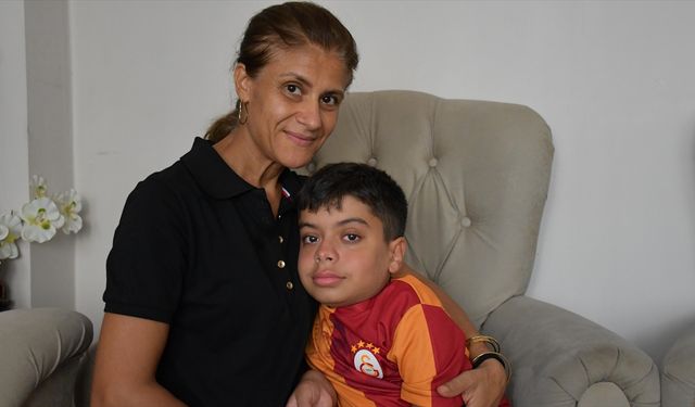 Morquio sendromlu Deniz, annesinin ilgisi ve şefkatiyle sosyalleşiyor