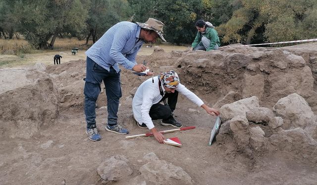 Parmaksız Kale Höyüğü'nde kazı çalışmaları devam ediyor