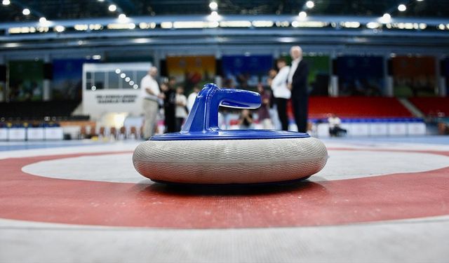 Samsun'da suça sürüklenen çocuklara floor curling eğitimi veriliyor