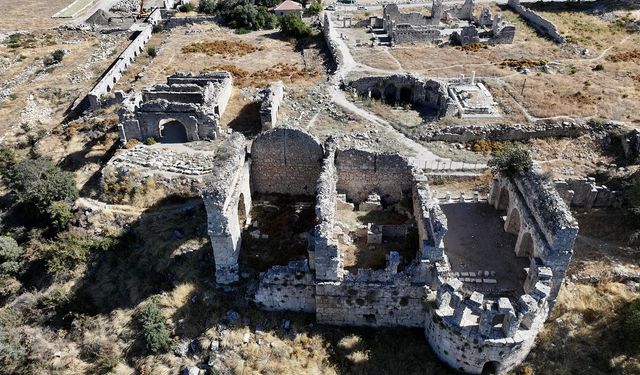 Tlos Antik Kenti'nde stadyum ile çevresindeki dükkanlar restore ediliyor