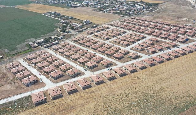 Türkiye'nin ilk 'kırsal uydu kenti' hak sahibi depremzedelerden tam not aldı